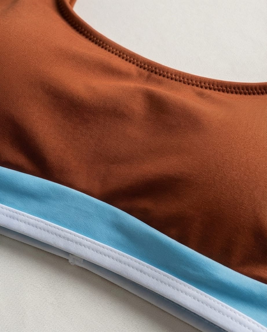 ביקיני דגם באלי צבע קינמון בגוני תכלת לבן