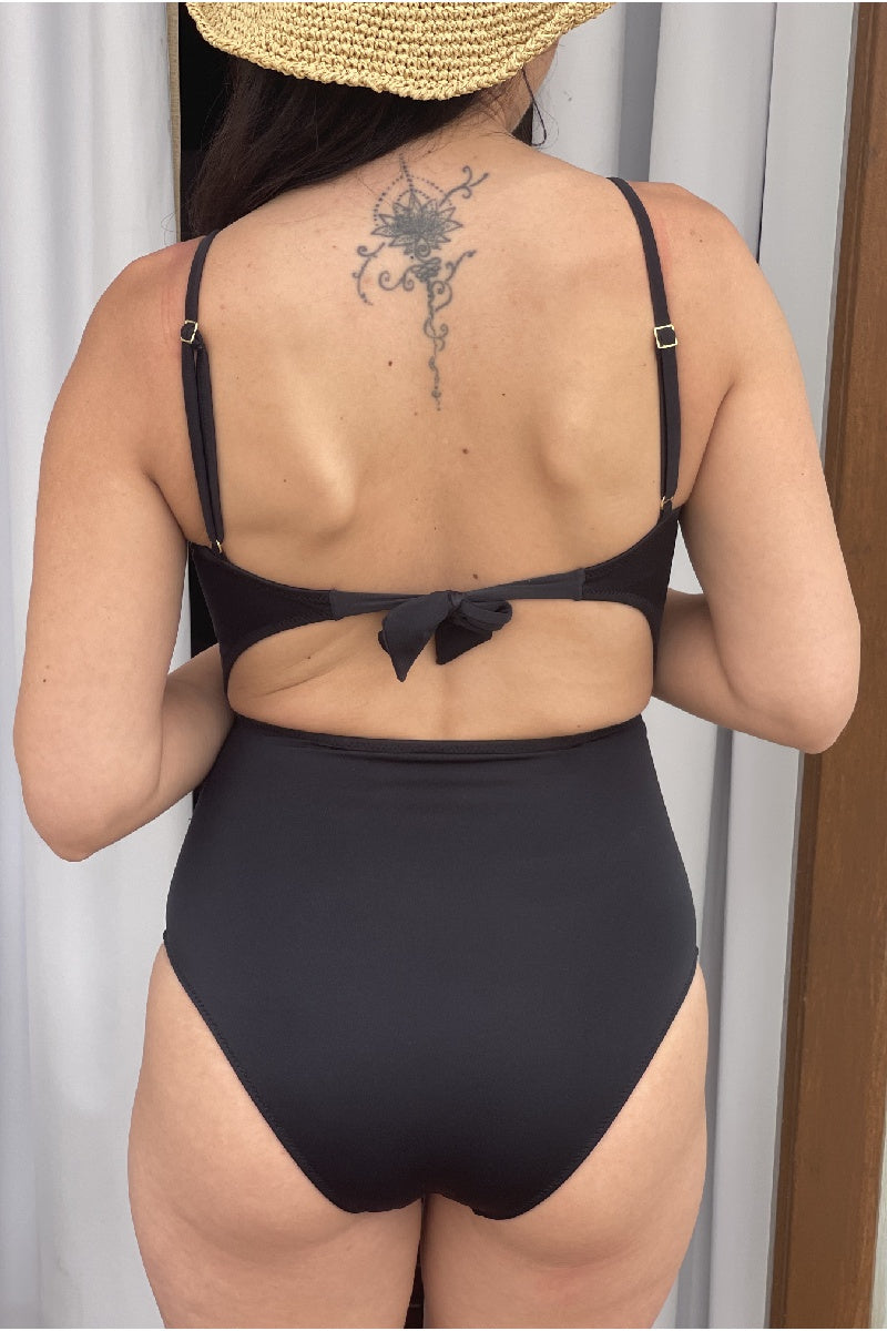 בגד ים שלם מחטב צבע שחור דגם איביזה