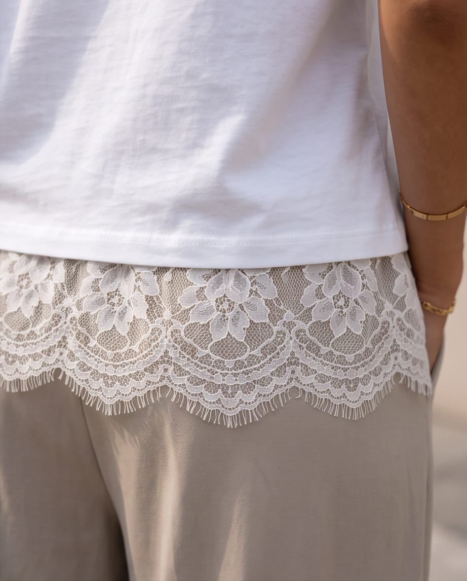 חולצת The Trim Tee – לבן