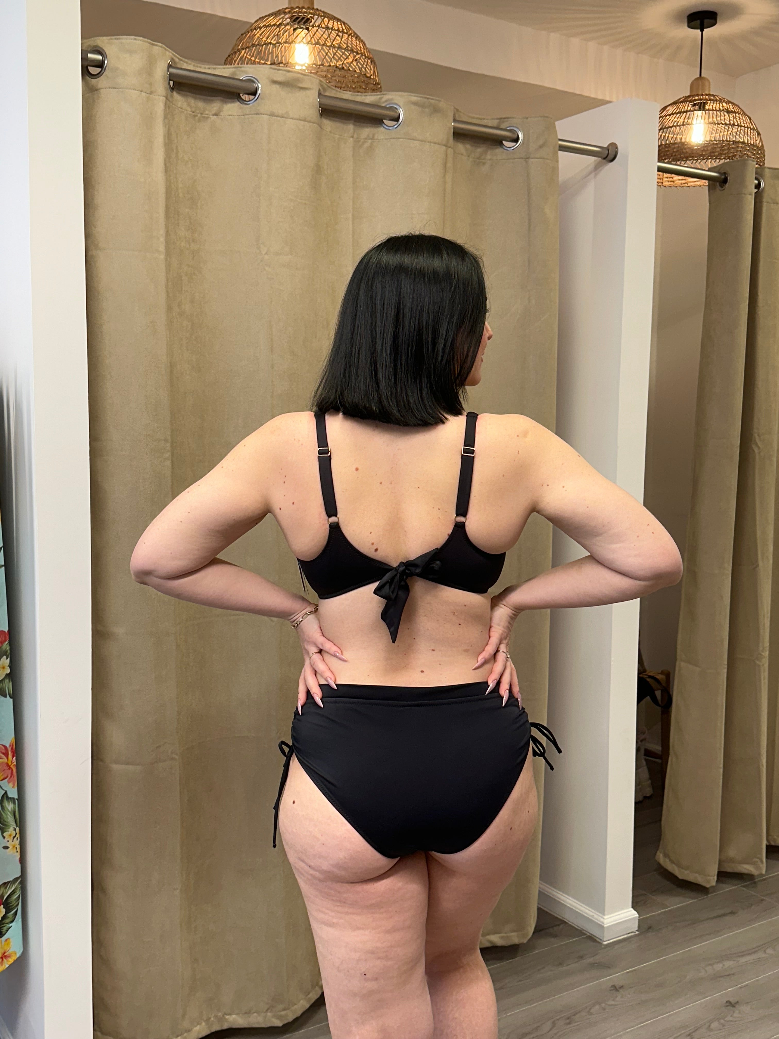 חזיית ביקיני ברזלים מתאים למידת קאפ DD עד E דגם קוסומוי צבע שחור