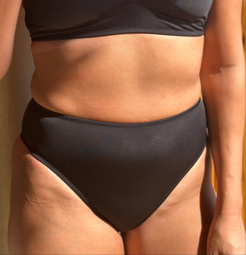 תחתון ביקיני גבוה מחטב דגם אמור צבע שחור