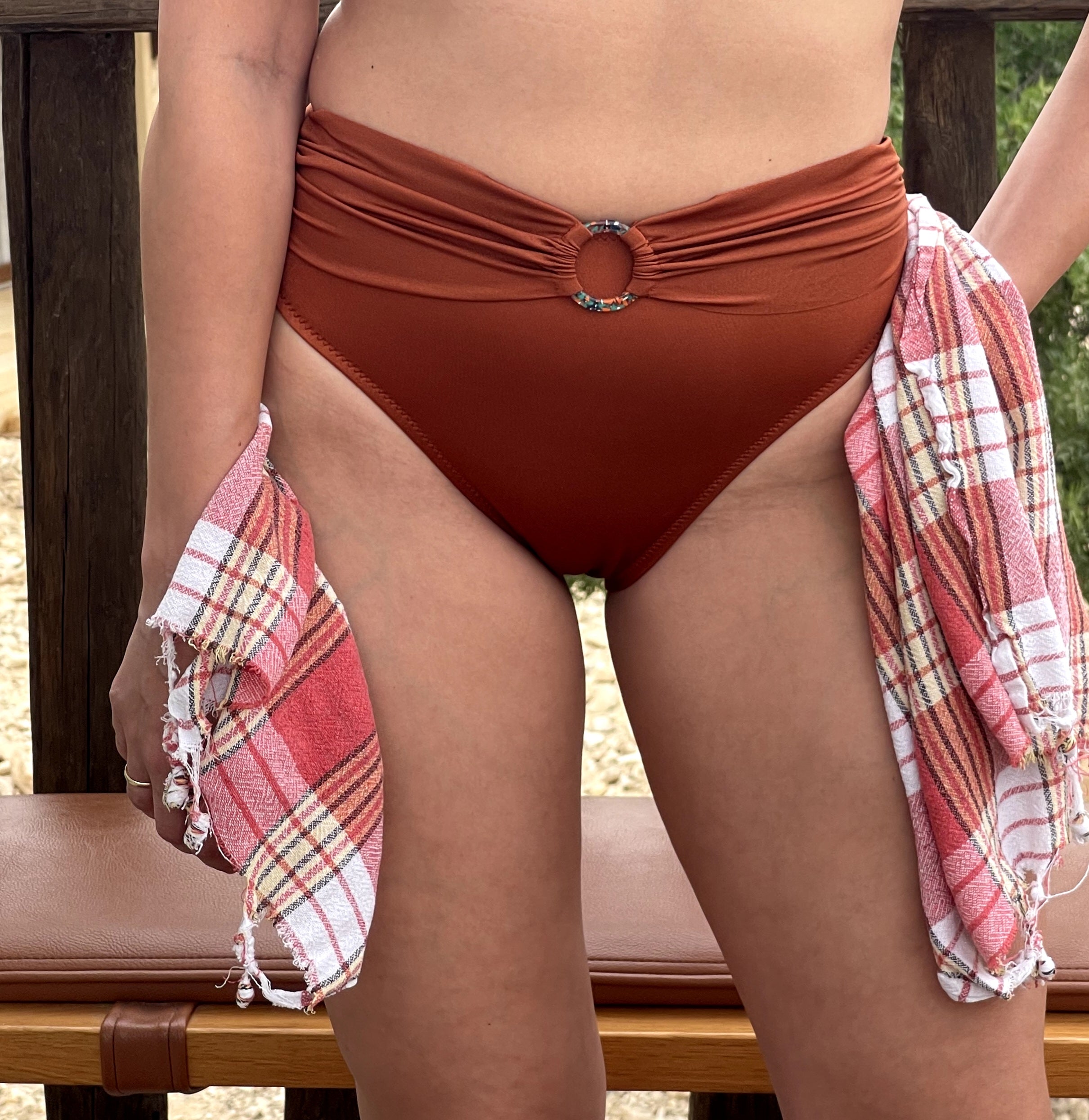 תחתון ביקיני גבוה דגם מלדיביים צבע קינמון