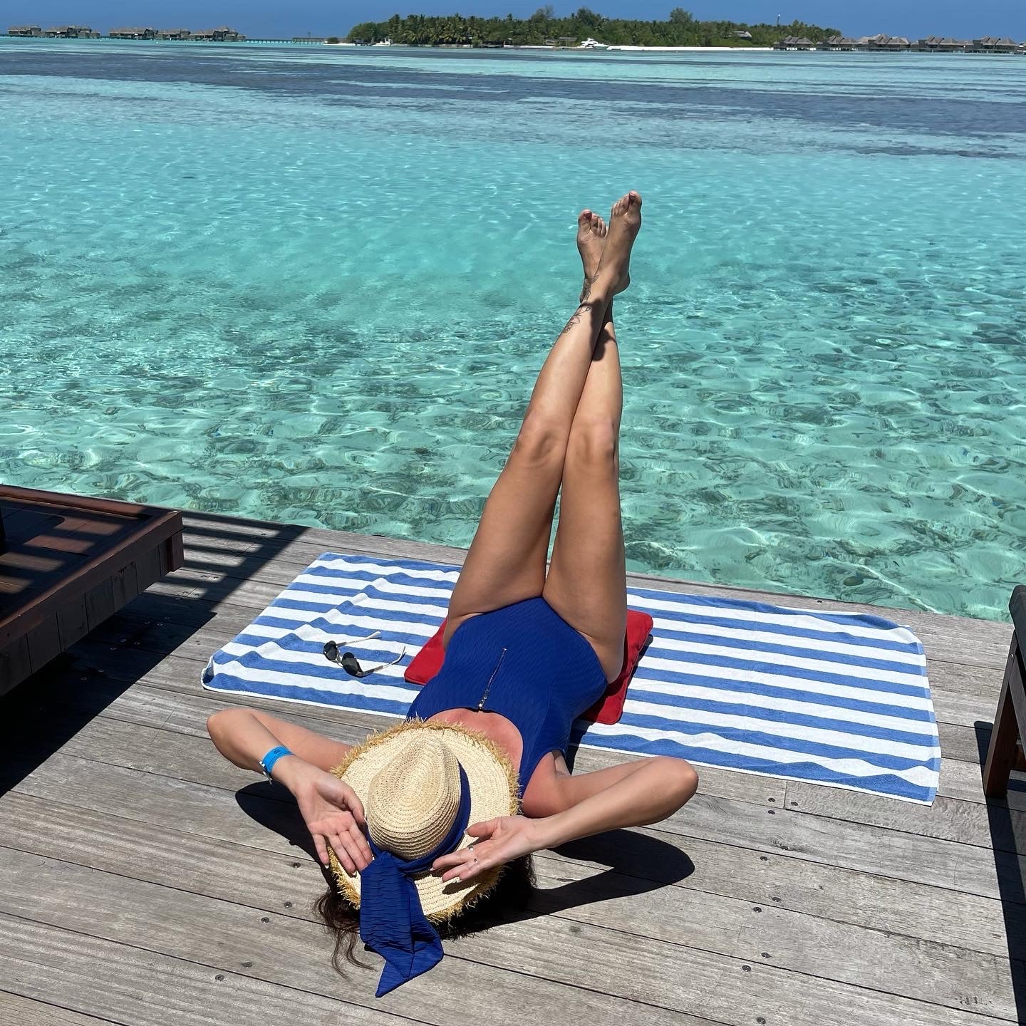 בגד ים שלם דגם יהלום כחול רויאל