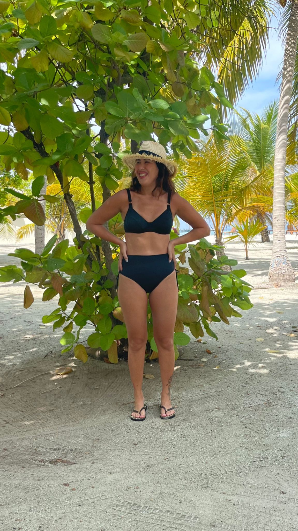 תחתון ביקיני דגם פרדייס צבע שחור