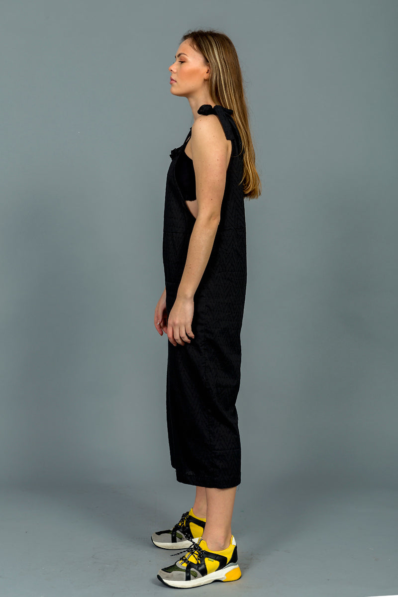 אוברול דגם רוקי שחור טקסטורת מעוינים