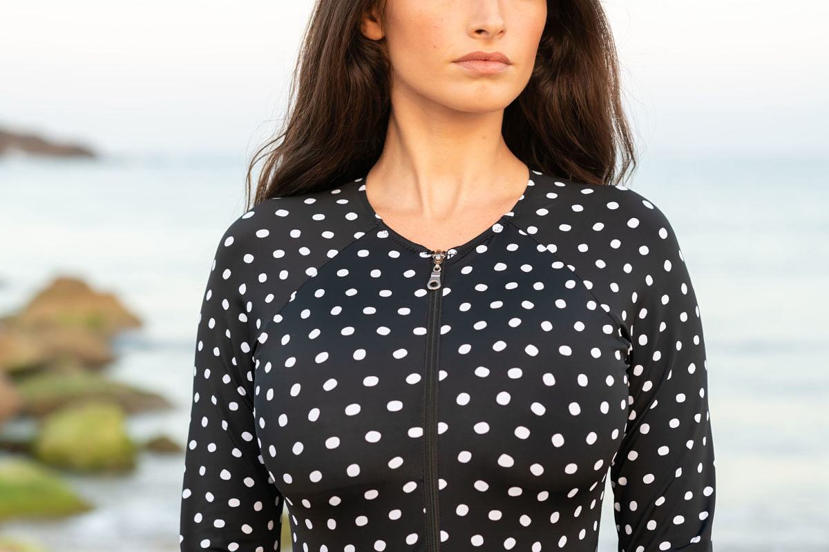 בגד ים שלם שרוול ארוך דגם בהאמס הדפס נקודות שחור