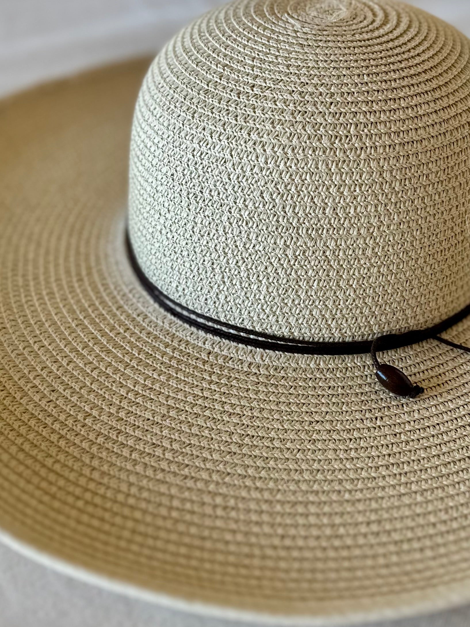 כובע קש רחב שוליים עם שרוך דגם מקסיקו