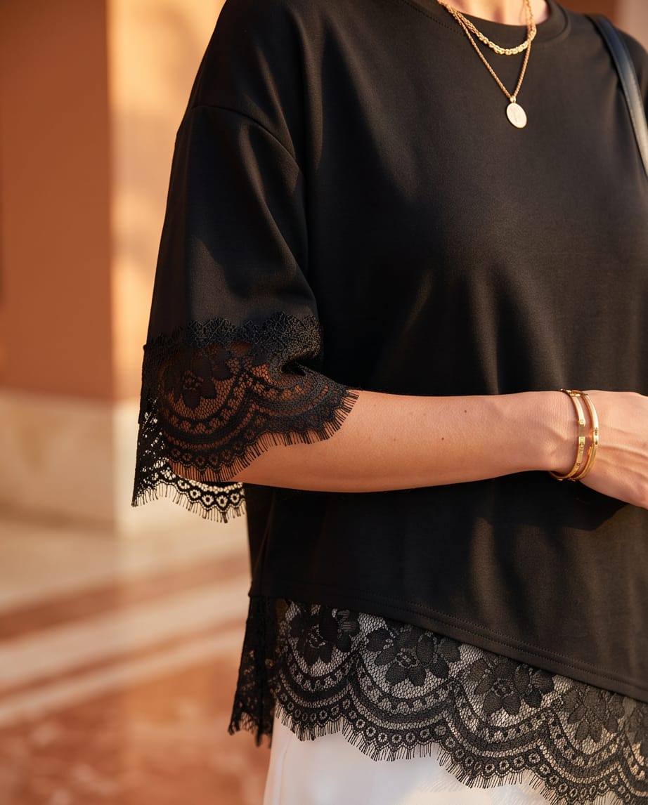 חולצת The Lace Tee – שחור