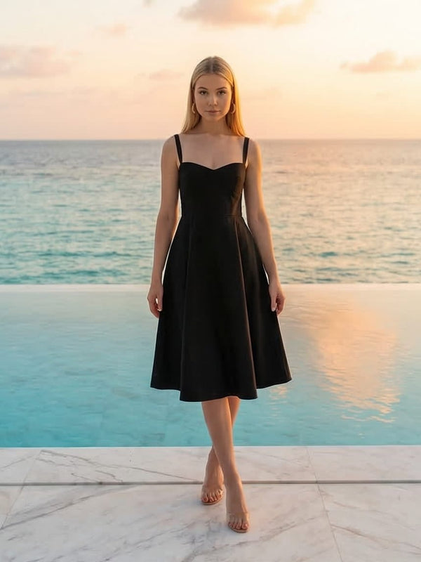 שמלת מידי עם מחשוף מחמיא – שחור