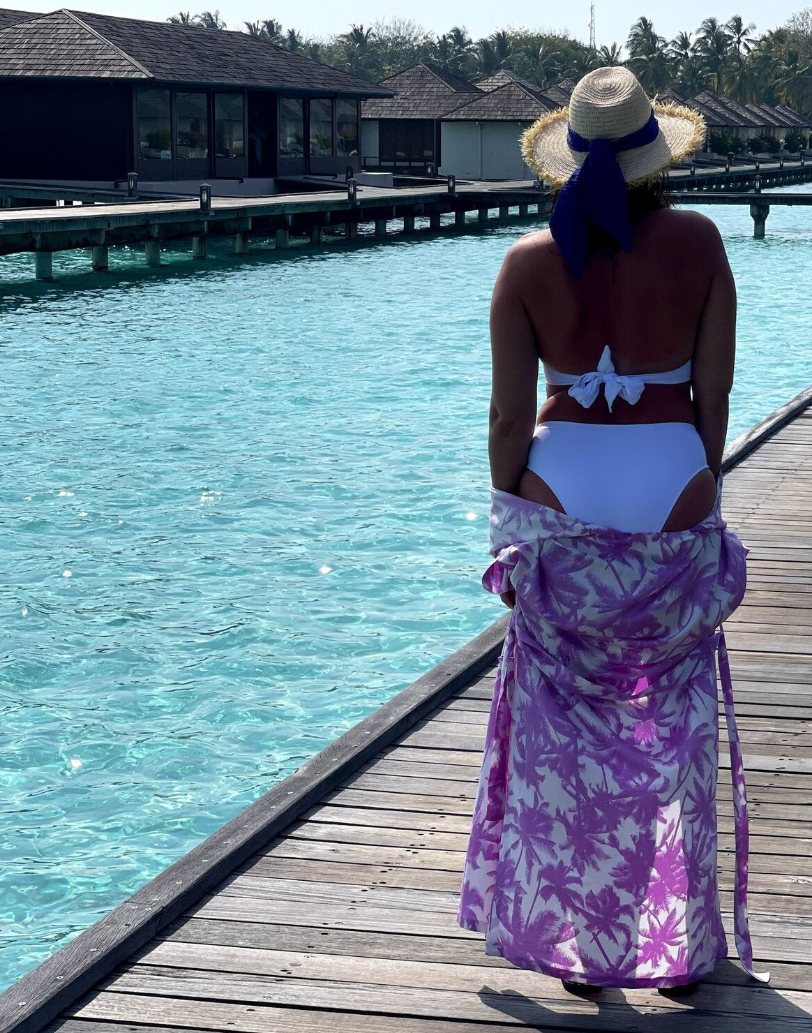 תחתון דגם אמור עם חגורה צבע לבן